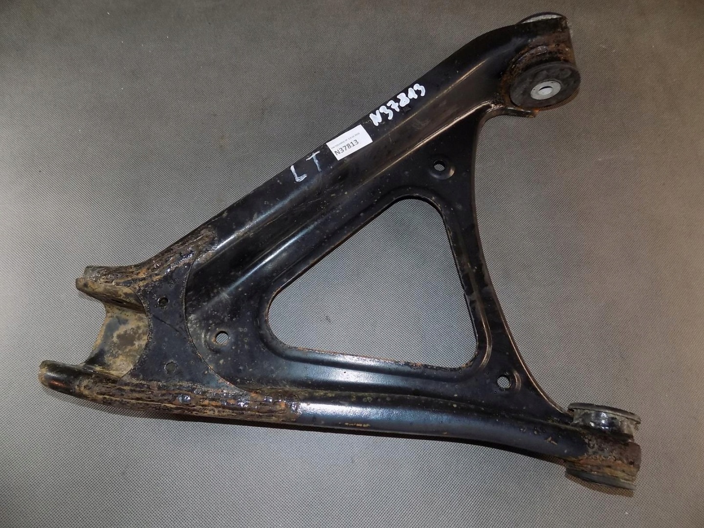 VW TOUAREG 7P arm left rear part
