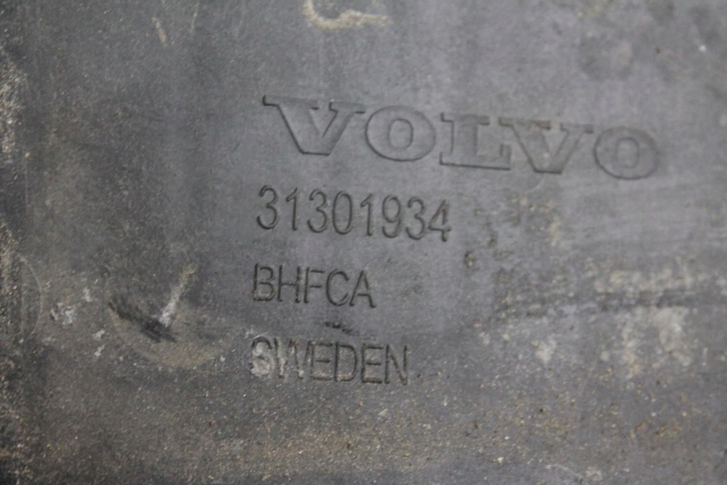 DRŽAČ AKUMULATORA 31301934 VOLVO V40 II