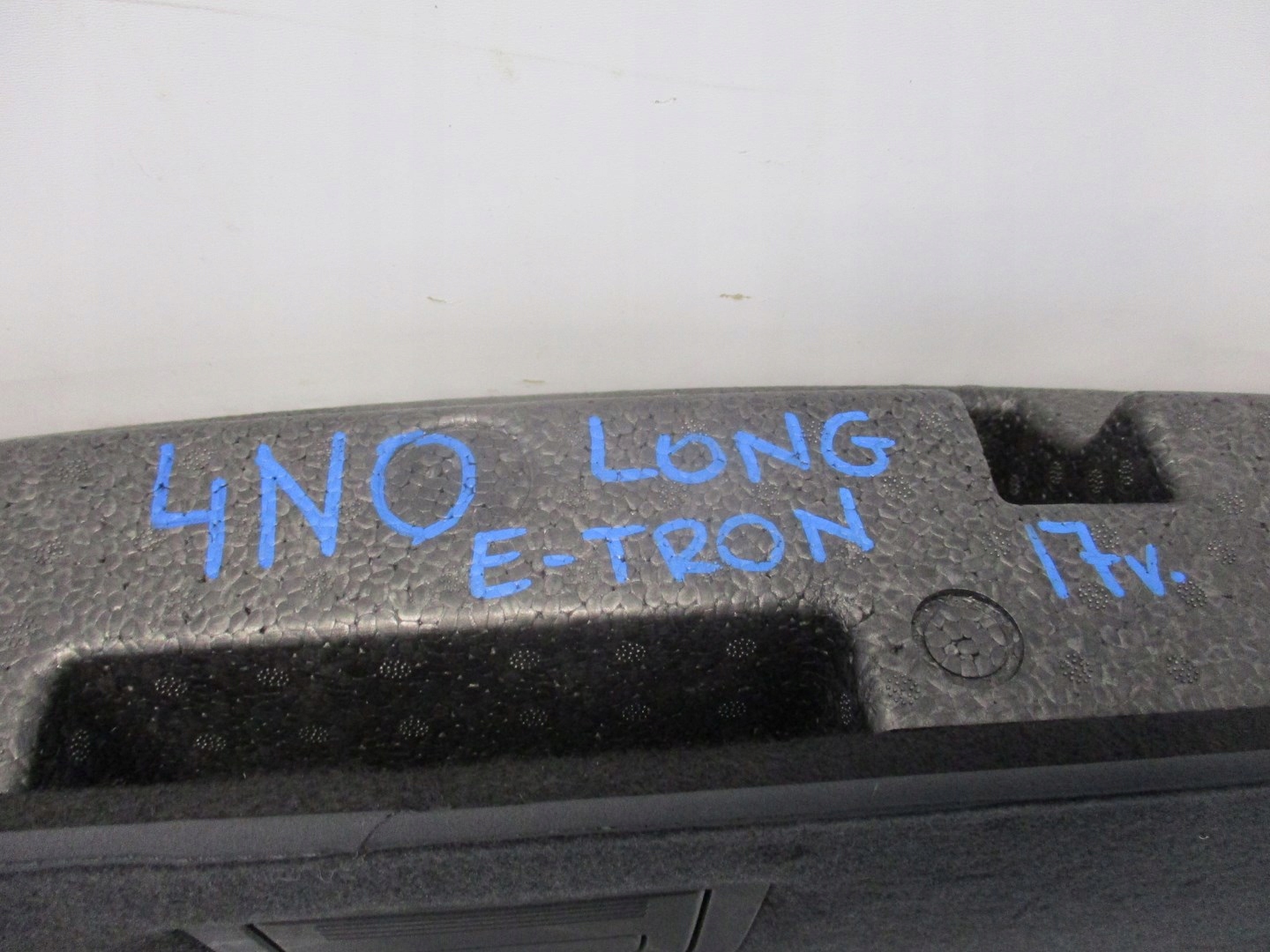 floor boot AUDI A8 4N0 LONG 17R