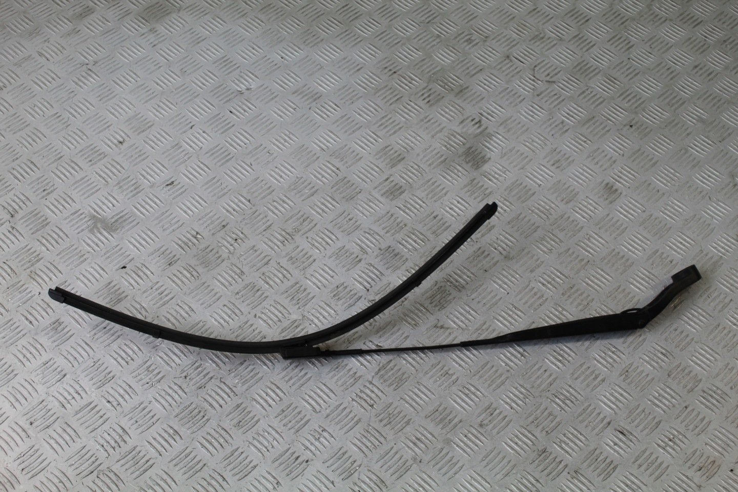 wiper arm left OPEL ADAM 13354348