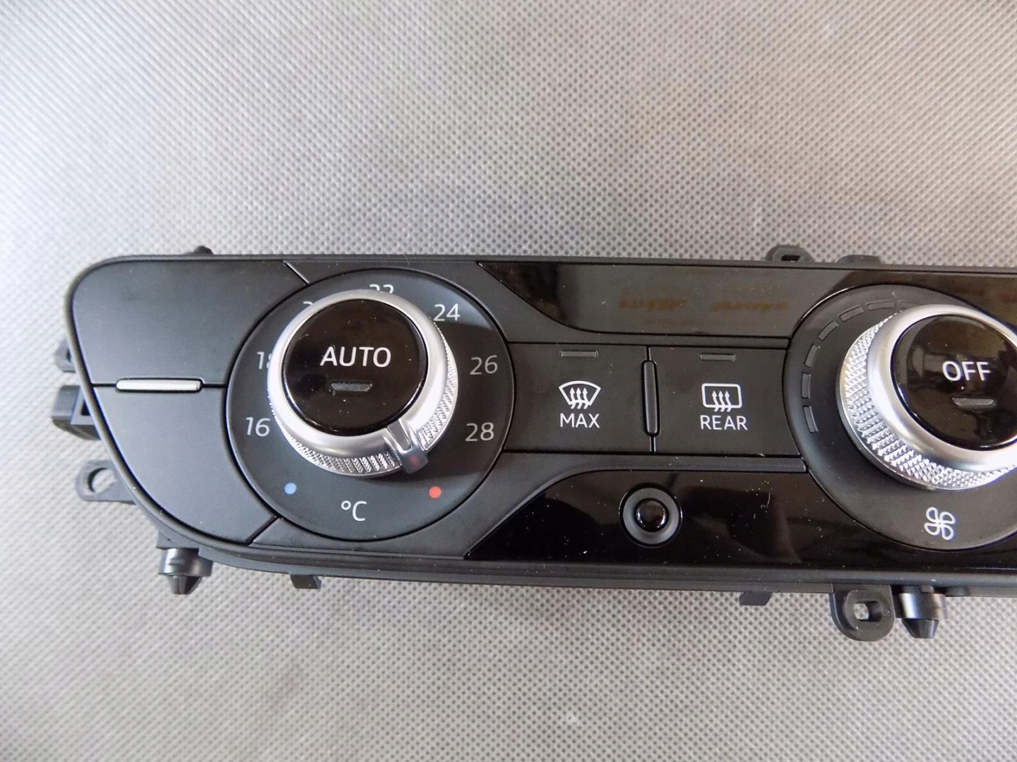AUDI RS5 8W Unite commande clima Avant 8W0820043P