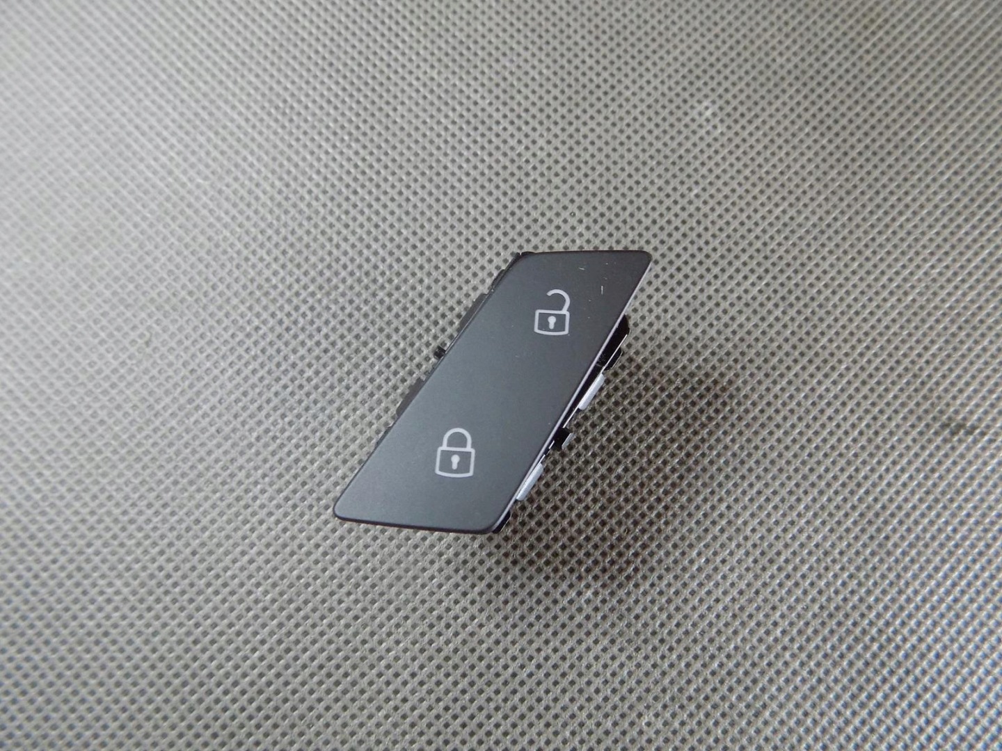 VW TOUAREG III switch of a lock 760962126