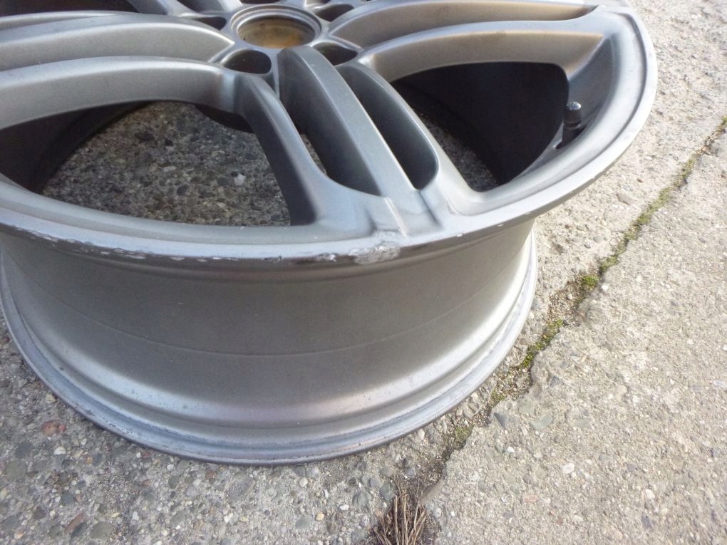 AUDI Q5 8R0 8,5x20 ET33 5x112 disk hliníkový