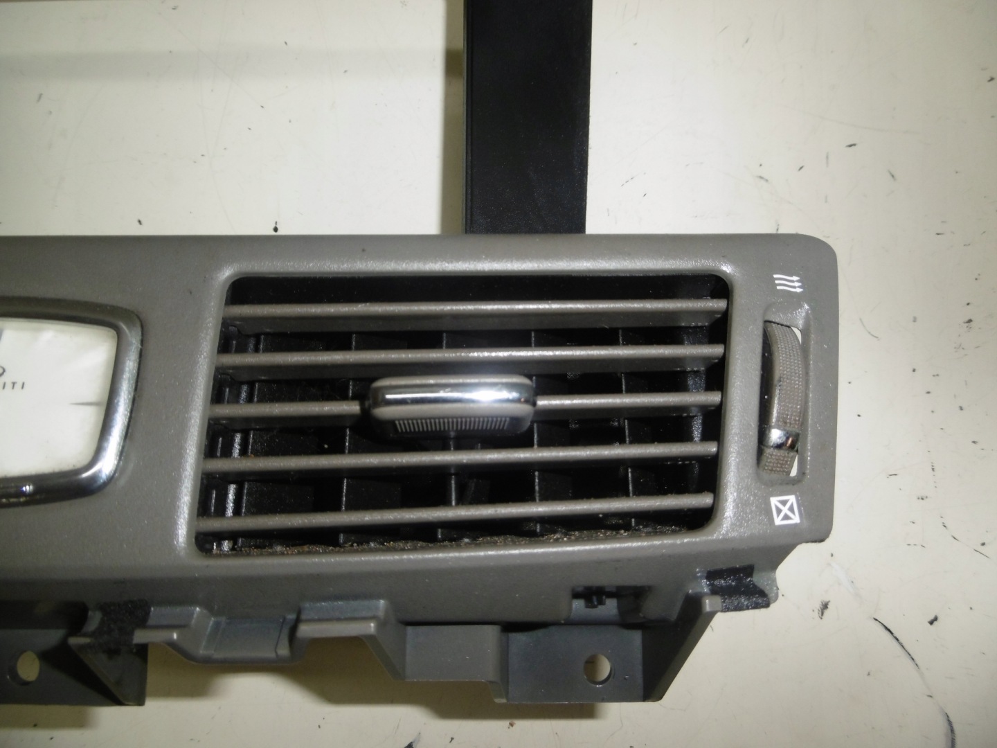 grid air conditioning devices central clock INFINITI M30 M37