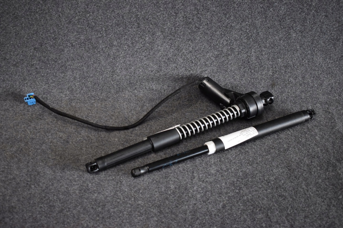 Dämpfer Gasfeder hinten heckklappe BMW 8 G15