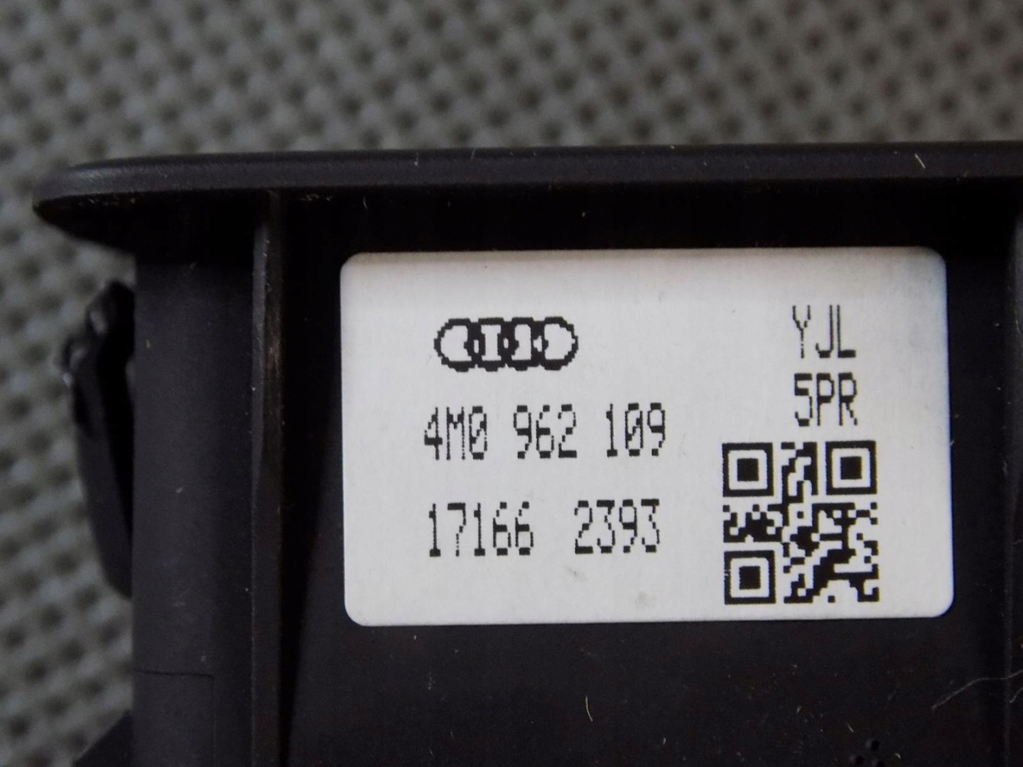 AUDI A8 4N D5 switch ALARMU 4M0962109