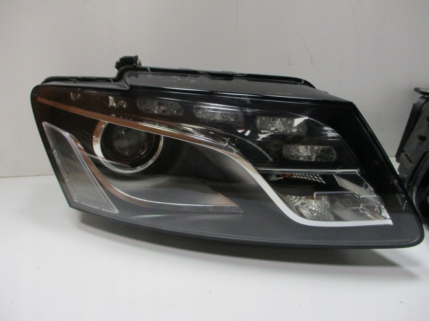 light Xenon Bixenon Audi Q5 8R0 right