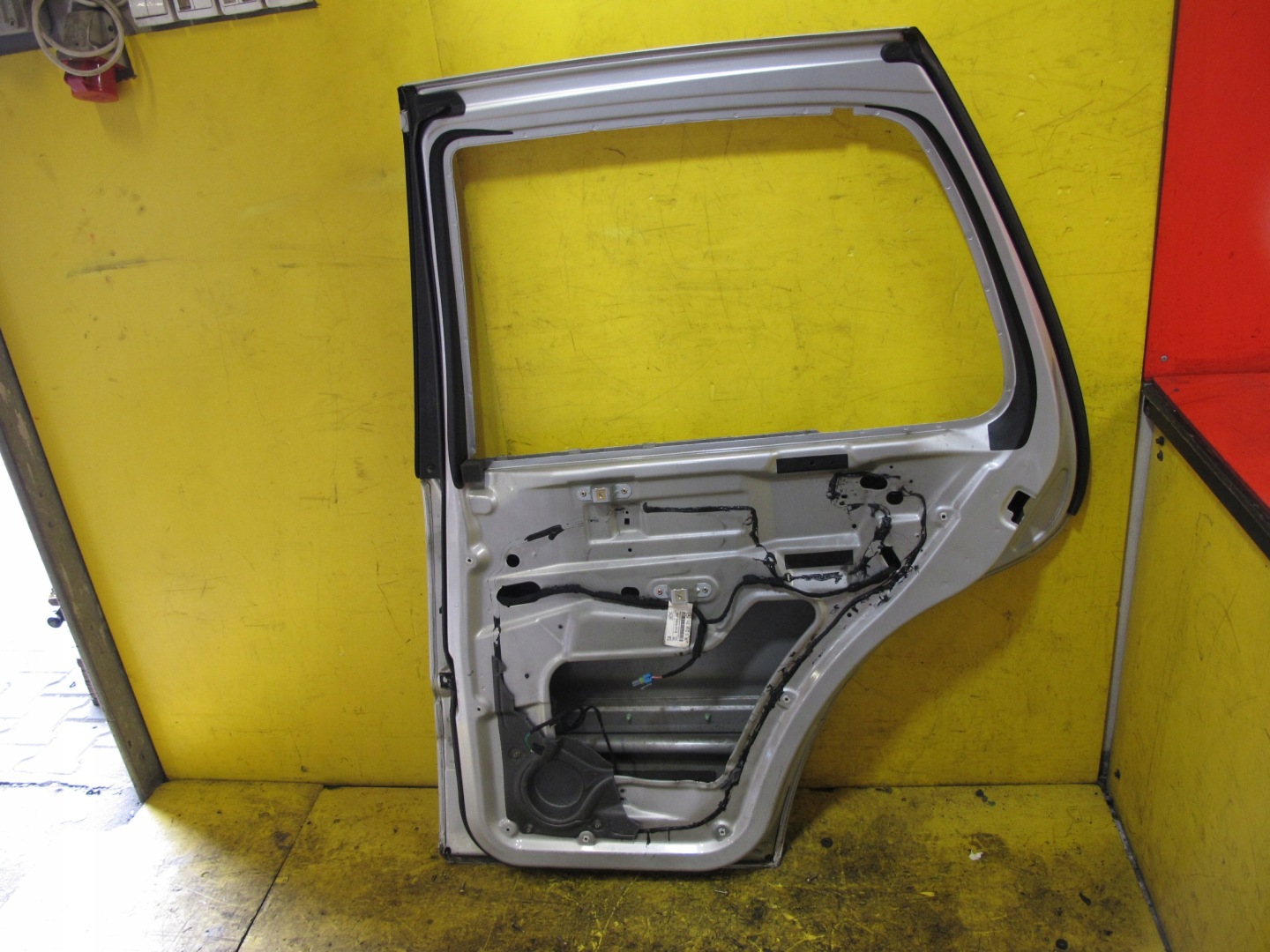 MERCEDES ML W163 TÜR HECK RECHTS 744