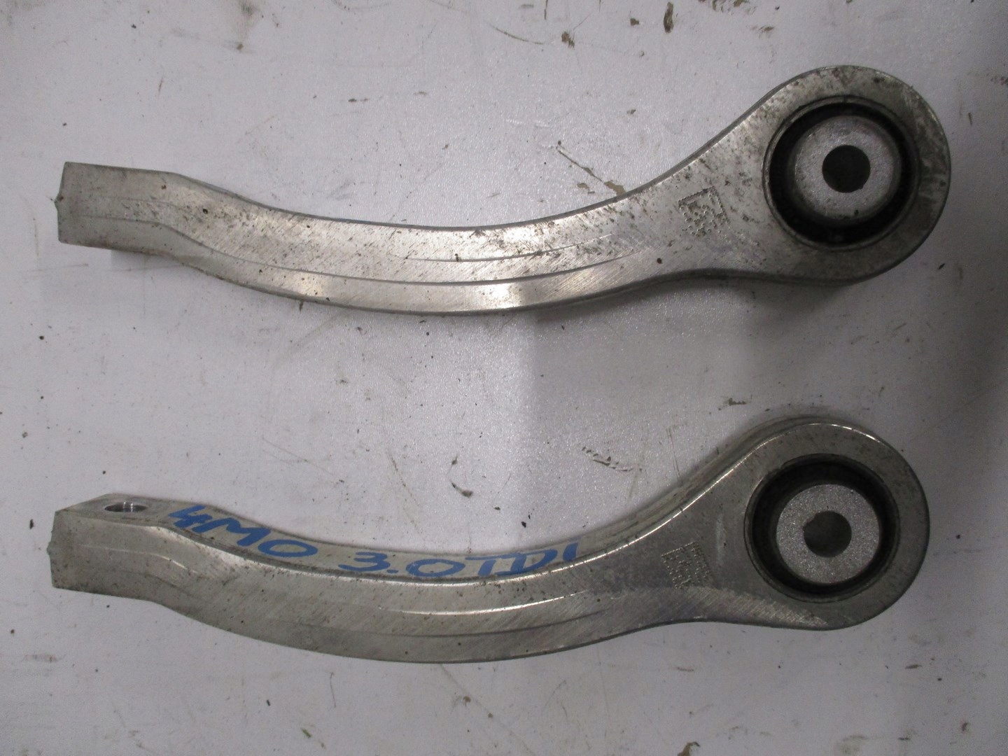 arm right left AUDI Q7 4M0 3,0TDI 4M0505465D