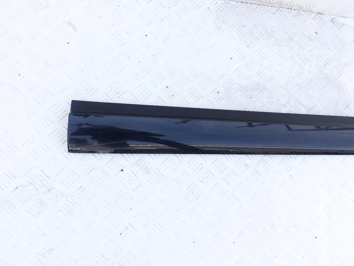 MASERATI LEVANTE moulding door front 670035235