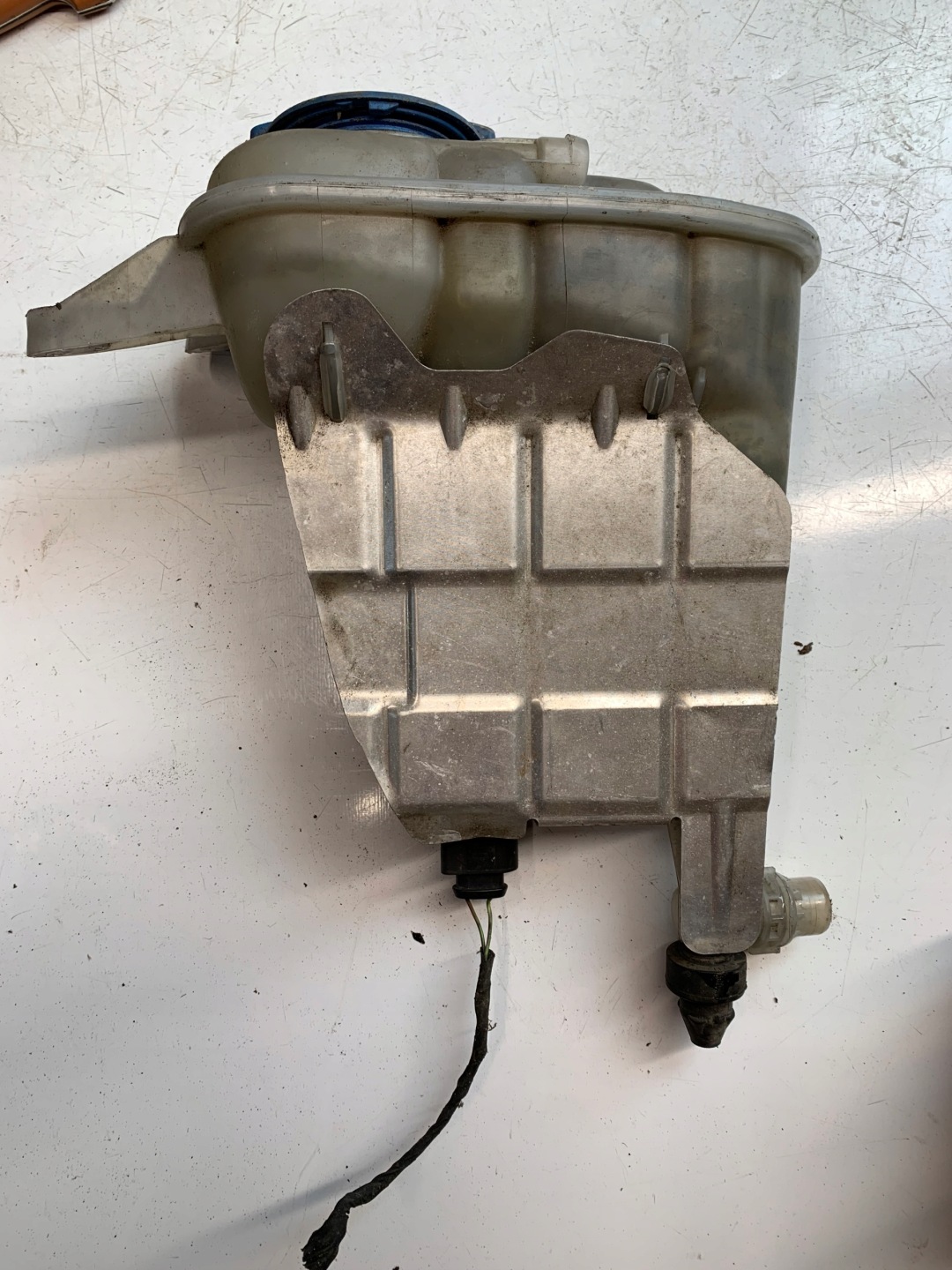 Réservoir eau AUDI A4 A5 Q5 8K0121405E