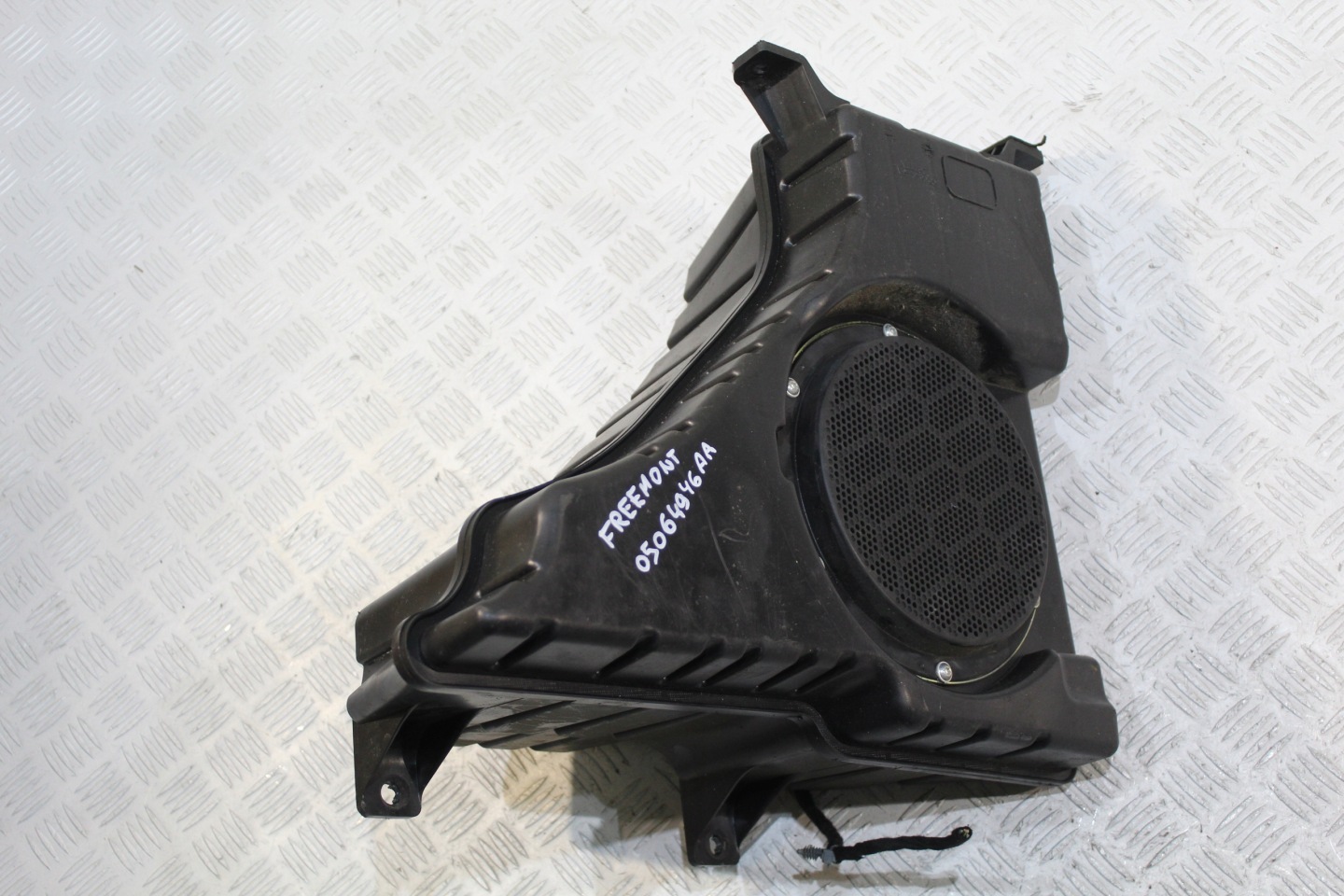 HAUT PARLEUR NISKOTONOWY FIAT FREEMONT 06064946AA