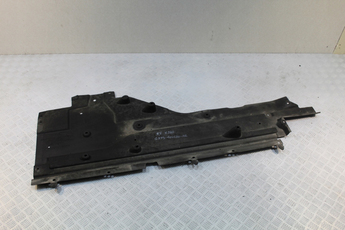 cover chassis JAGUAR XF II X260 2016