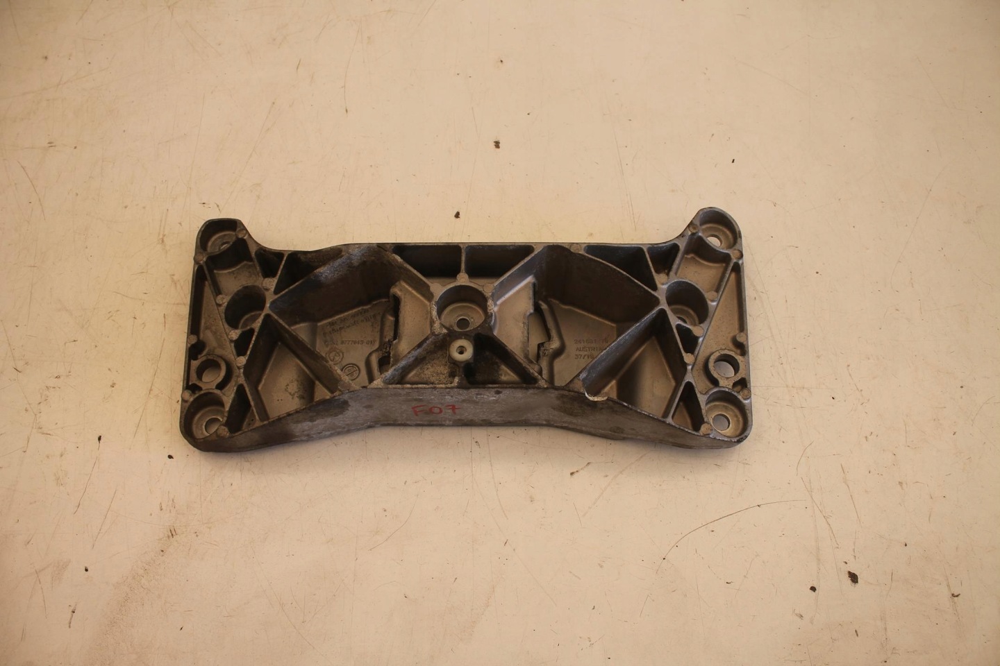 SUPPORTO CAMBIO INGRANAGGI 6777613 BMW F07