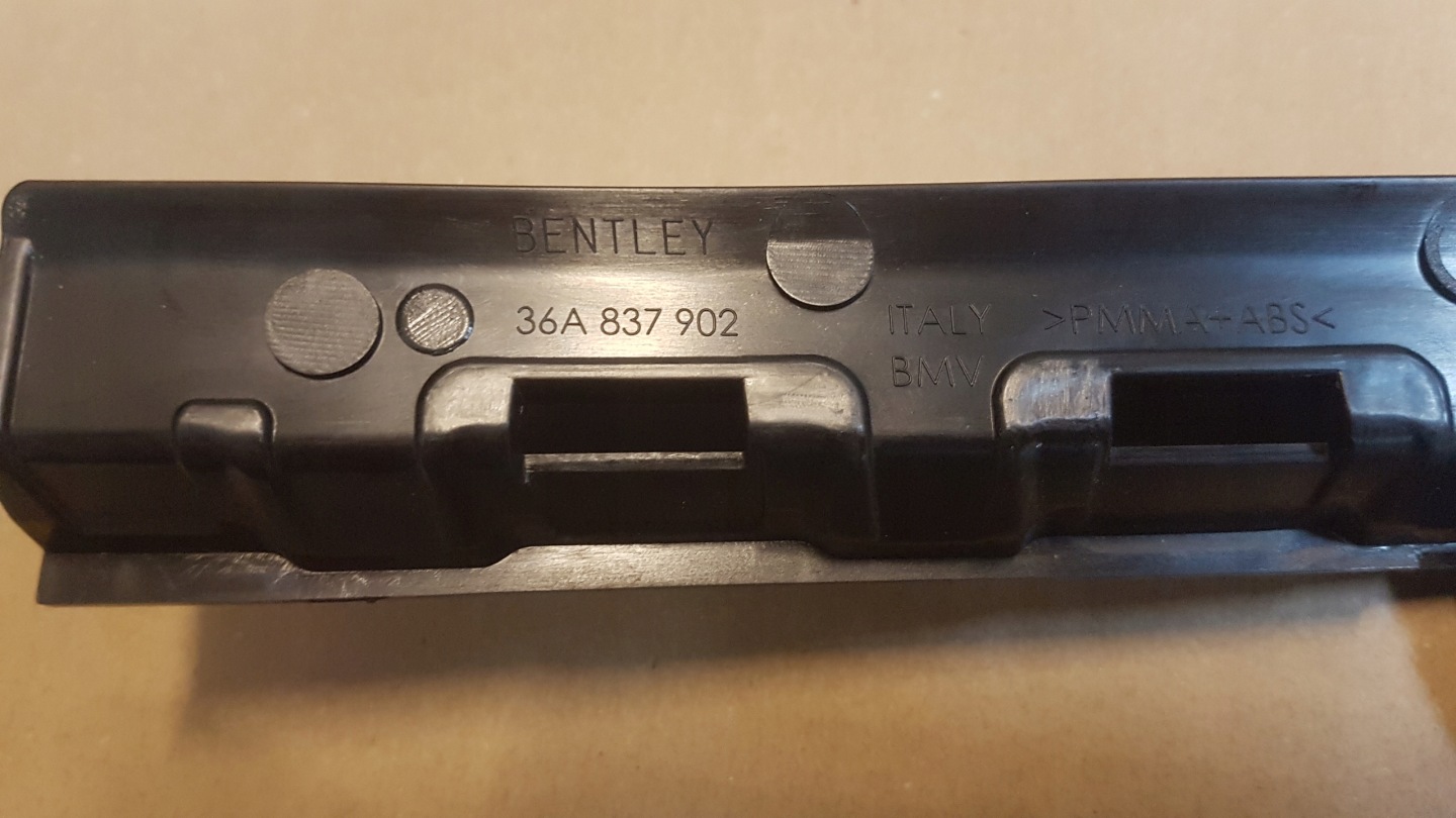 decorative trim right P. BENTLEY BENTAYGA 36A837902