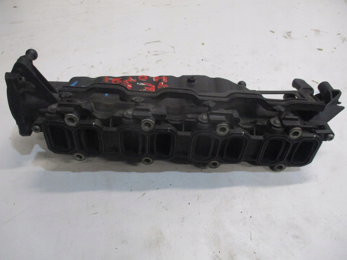 intake manifold VW AUDI 057129676AG