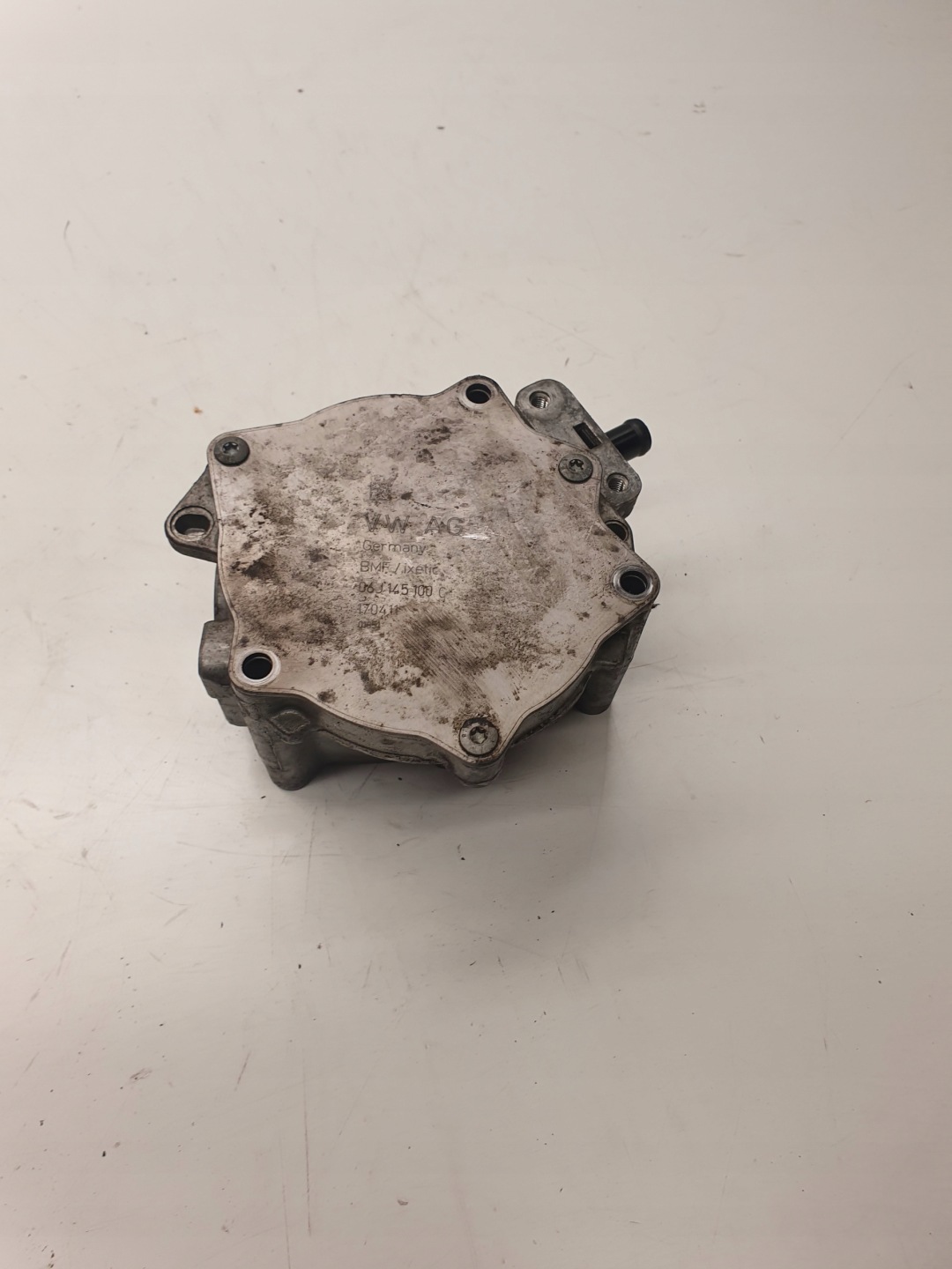 Pompa VACUM AUDI A4 A3 A6 VW 2,0 TFSI 06J145100C