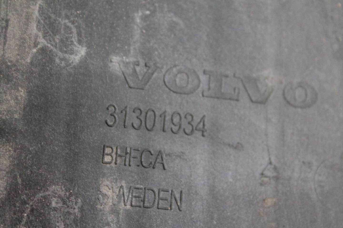 DRŽAČ AKUMULATORA 31301934 VOLVO V40 II