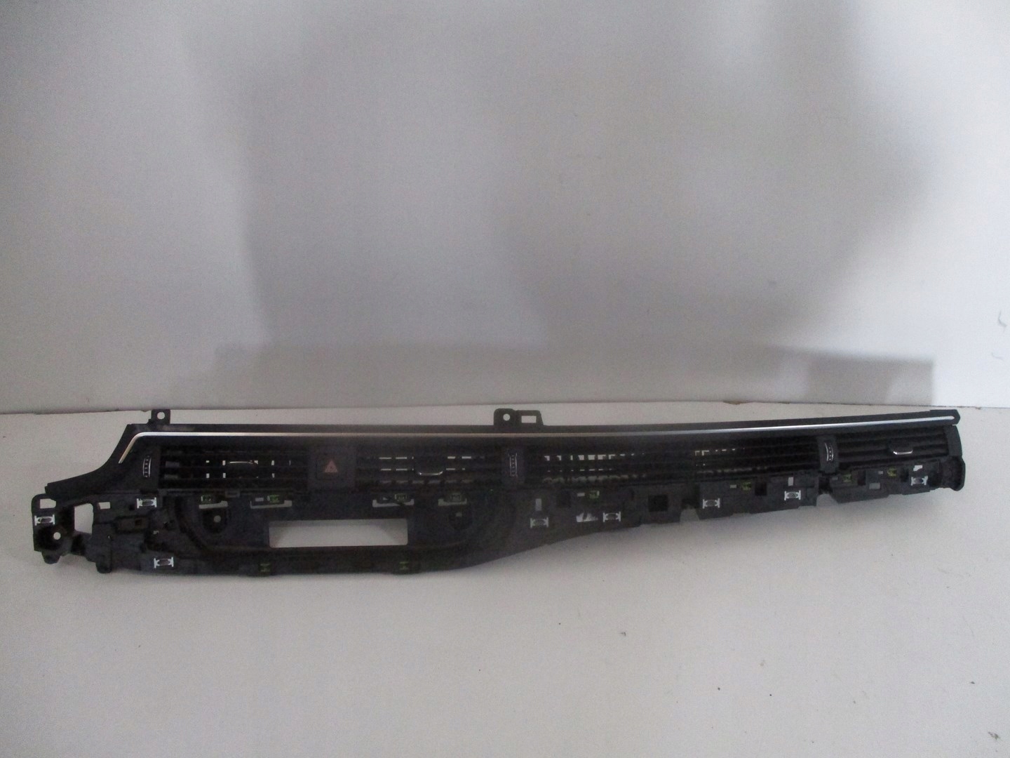 Grille Bouches buses Moulage du tableau de bord Console Audi A4 8W0