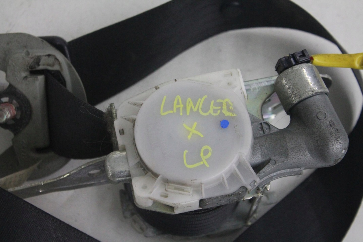 GURTEN SPANNER LINKS VORNE MITSUBISHI LANCER X