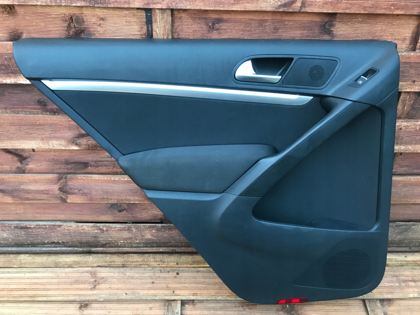 TIGUAN 5N0 side upholstery left rear part EU 0264
