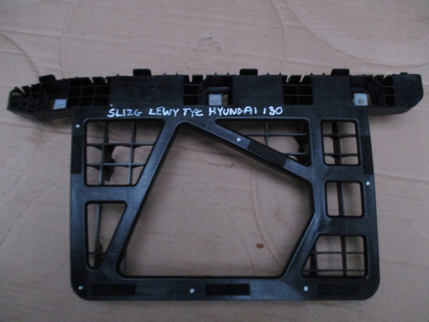 bumper bracket left rear part tylni Hyundai i30 86613-A 6200