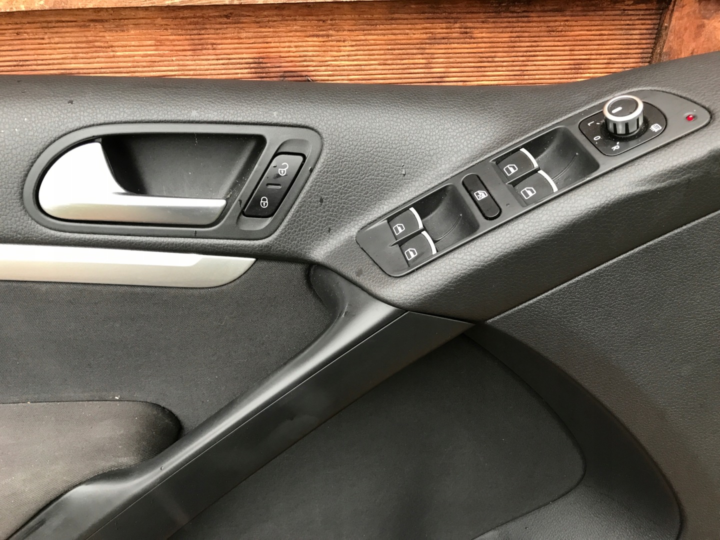 TIGUAN side upholstery left front EUROPA 0223