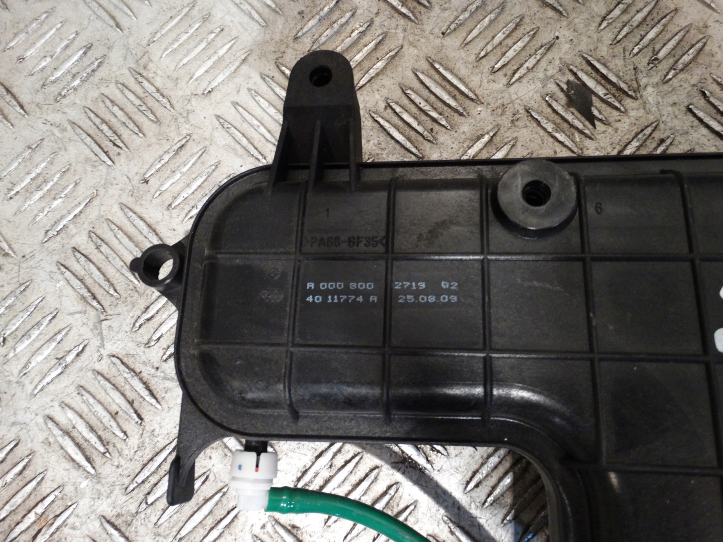 IDEALNY BEHÄLTER LUFT MERCEDES W212 1