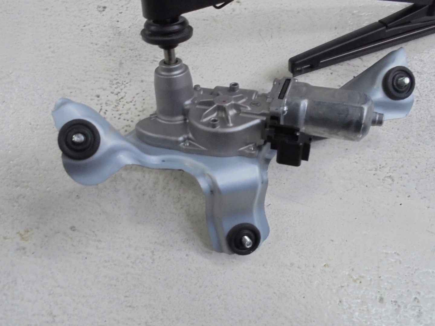 KIA RIO IV HB Motor Wischer heck 17R>