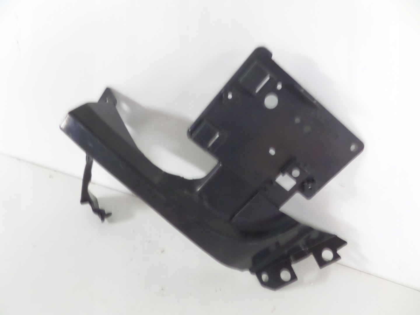 holder support rear part left RANGE ROVER EVOQUE 11-15