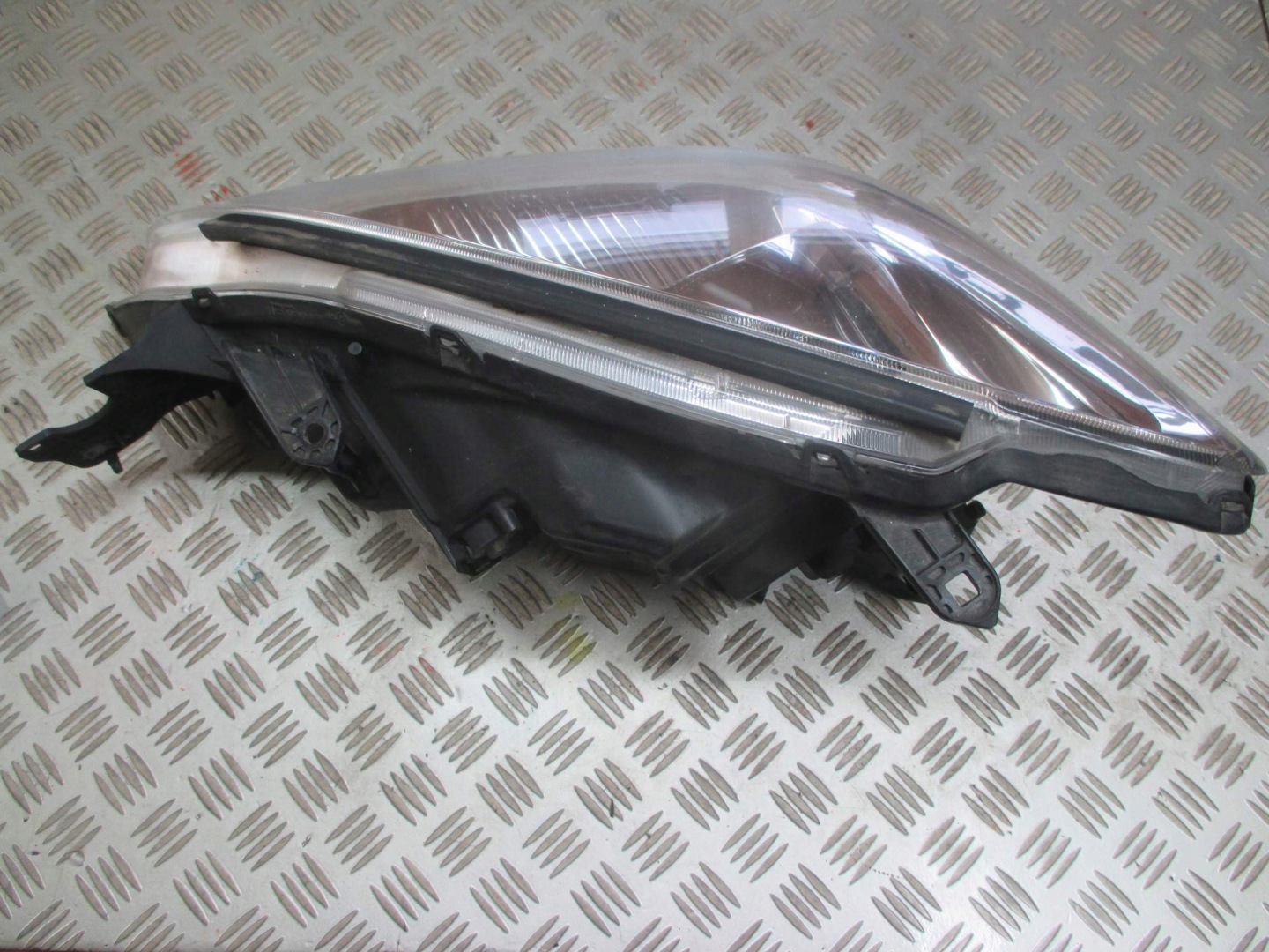 light right MITSUBISHI LANCER VII 2003R->