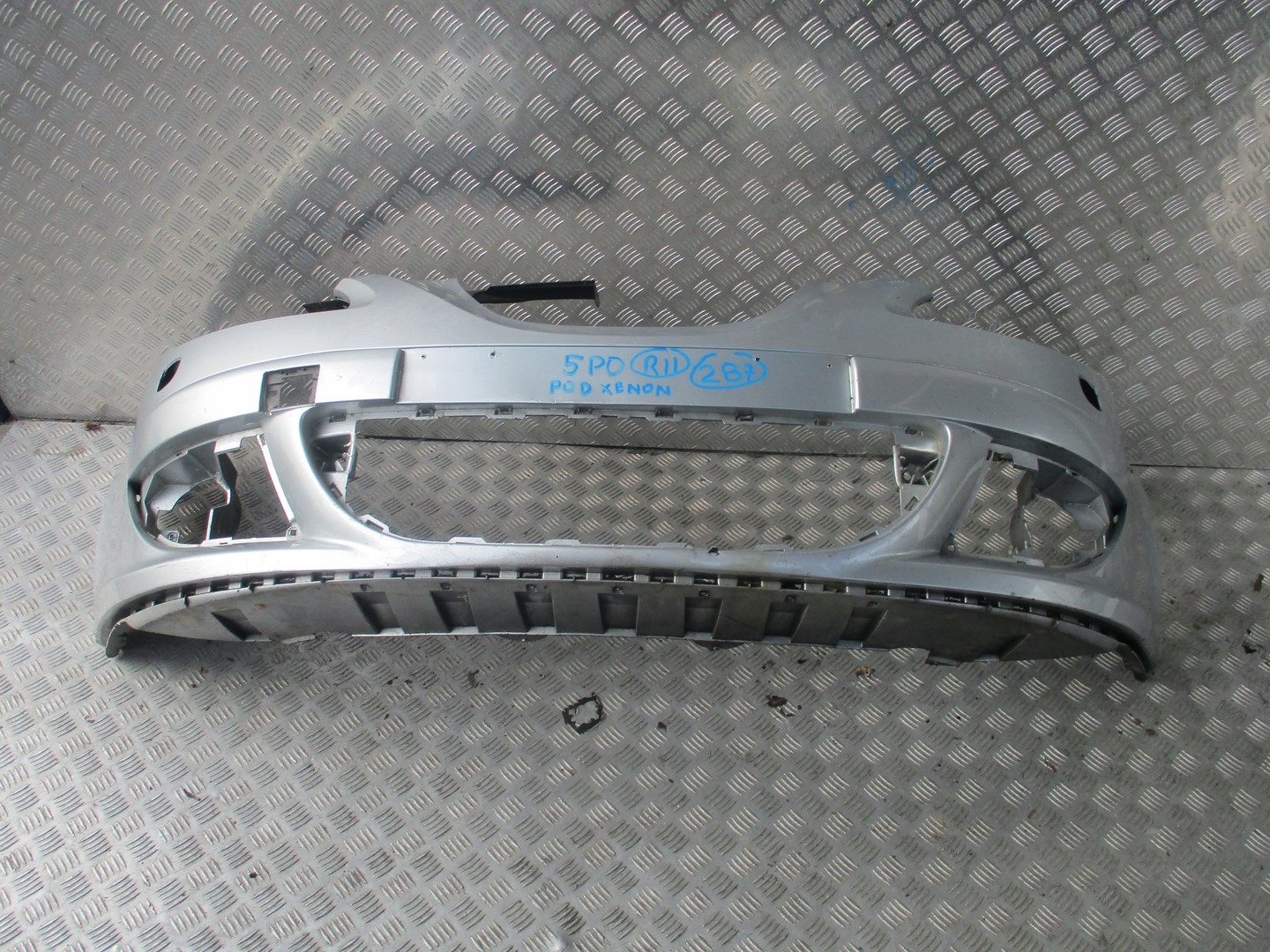 bumper Seat Altea 5P0 below XENON front