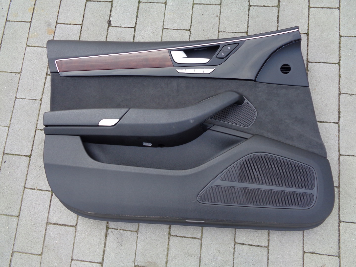 side front left ANGLIK UK AUDI A8 D4
