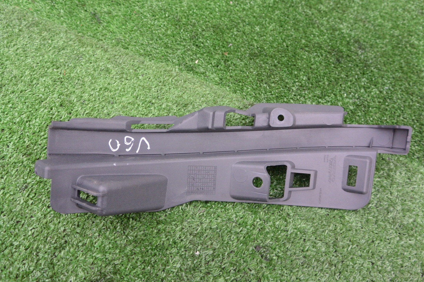 bumper bracket right VOLVO V60 II LIFT