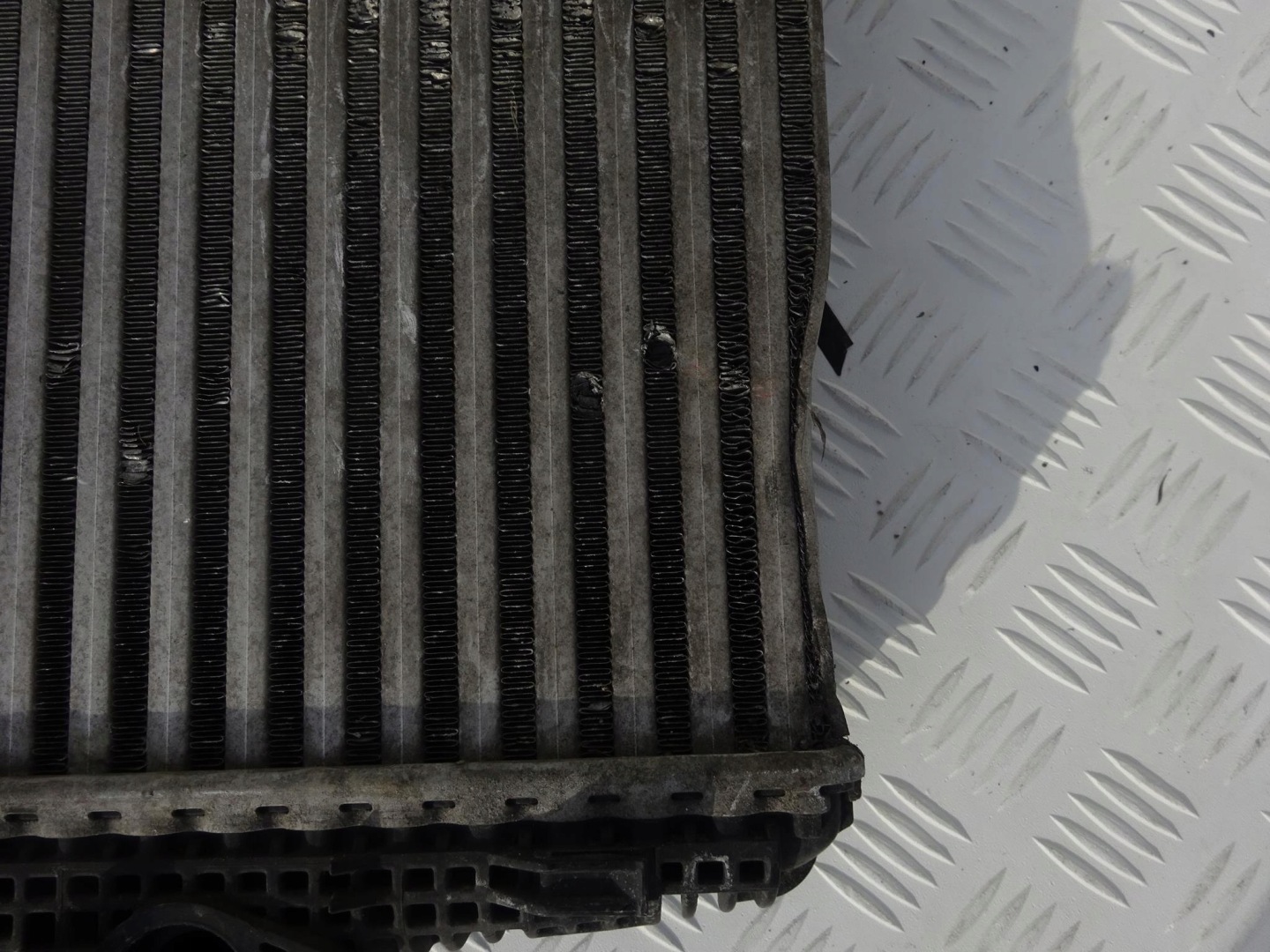 PORSCHE MACAN GTS TURBO intercooler levý