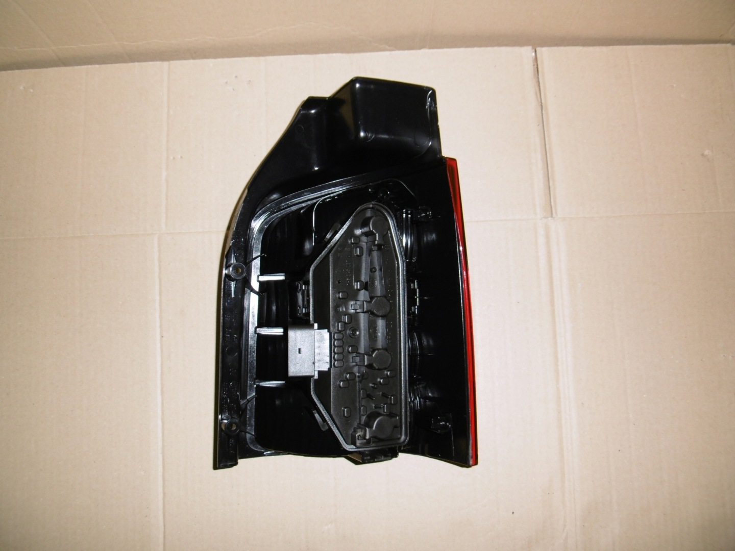 VW T5 CARAVELLE light rear left WERSJA Z DRZWIAMI