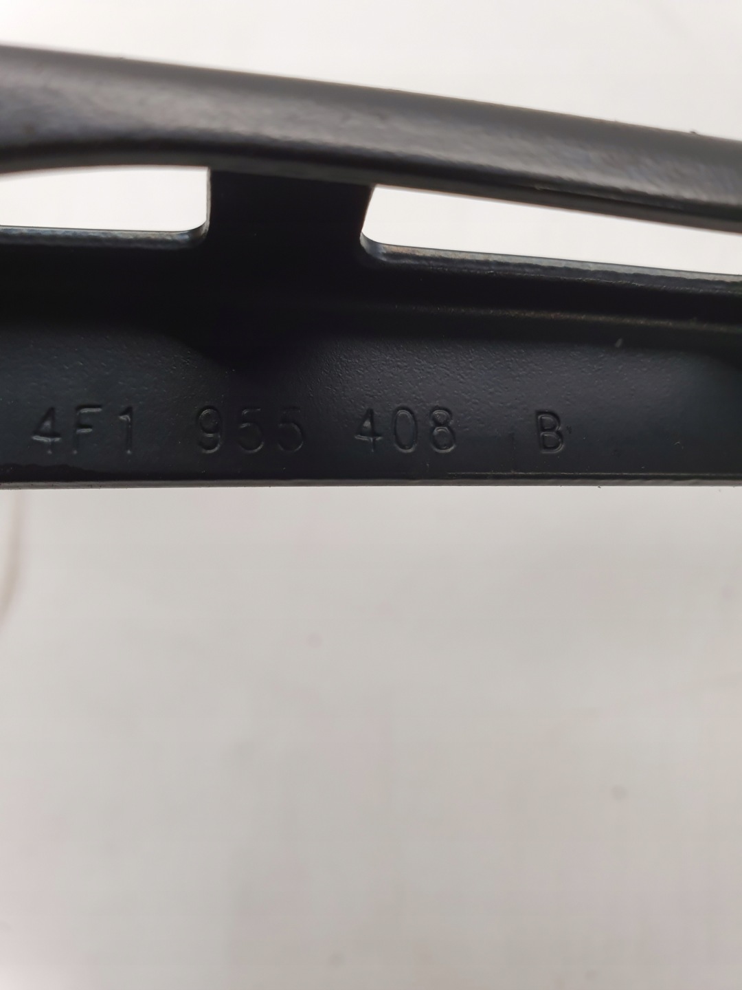 wiper arm AUDI A6 C6 right 4F1955408B