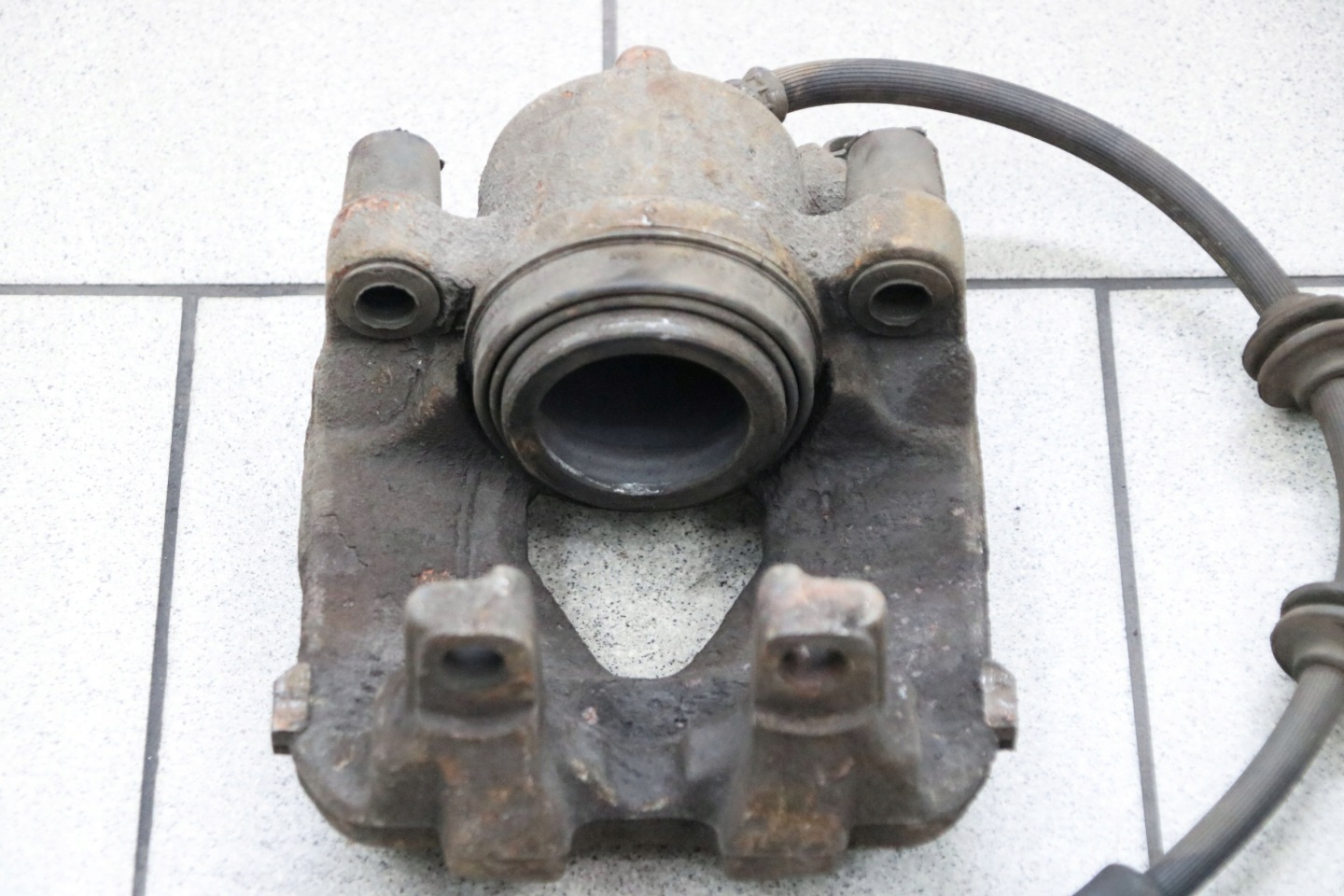 BMW E87 E90 E91 caliper brake left front 57/24