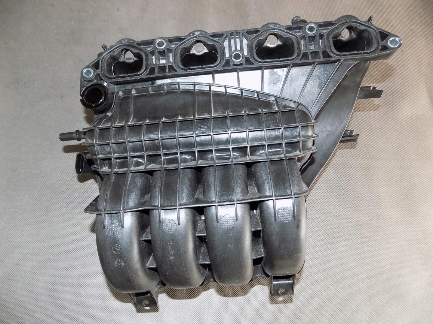 VW GOLF VII 1.6 MPI intake manifold 04E129712A