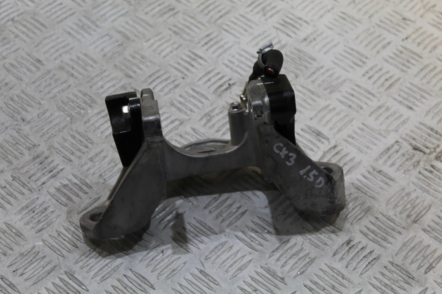 engine mount MAZDA CX3 2017