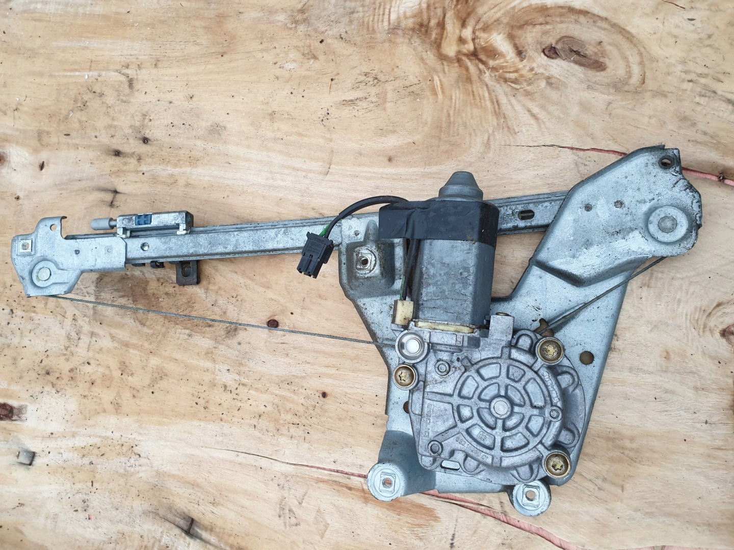 mechanism window regulator Audi 100 C4 4A right rear part