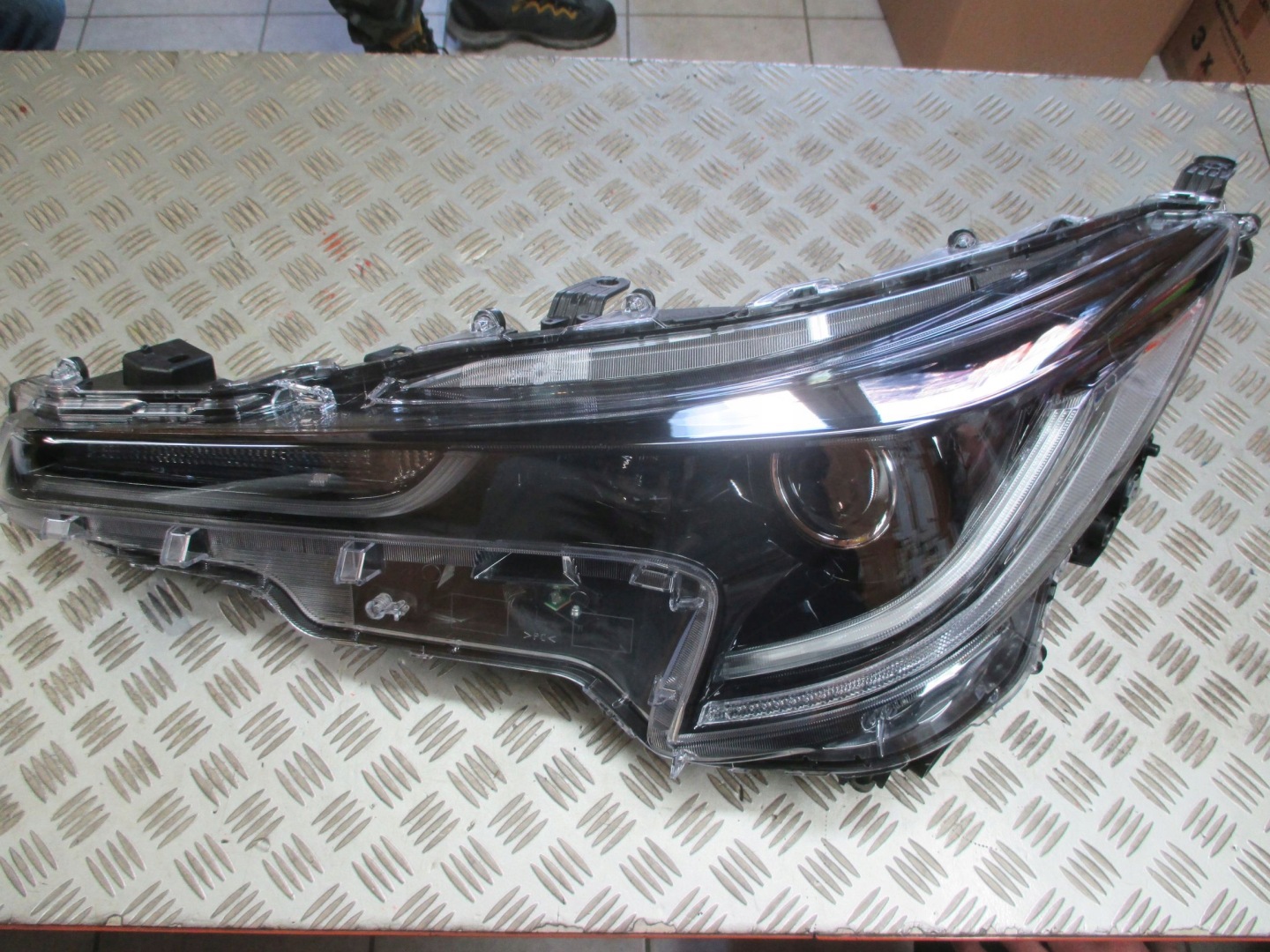 Licht rechts oder links LED TOYOTA COROLLA XII 2018R->