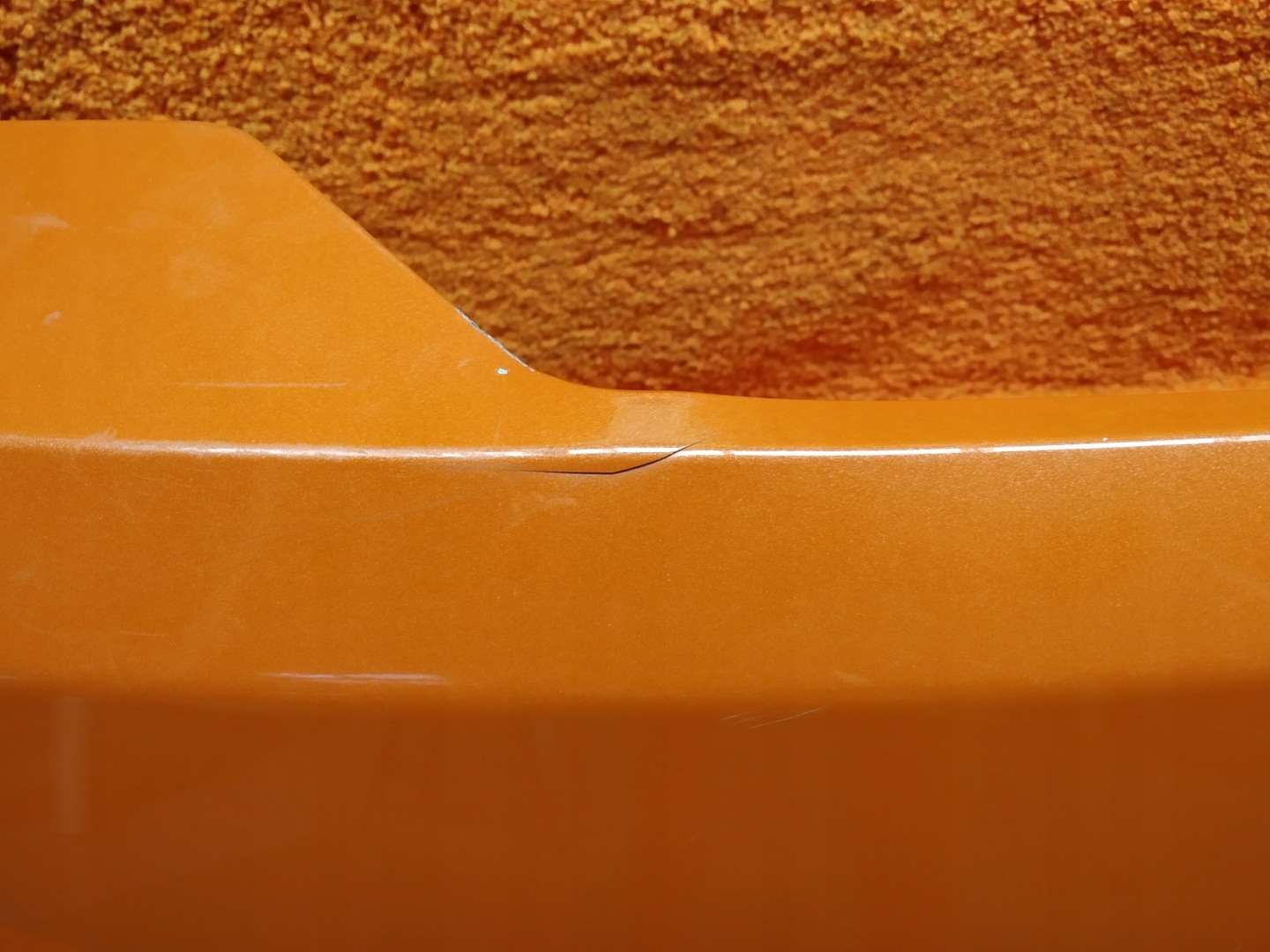 2005r- Aston Martin Vantage stoßstange heck original orange