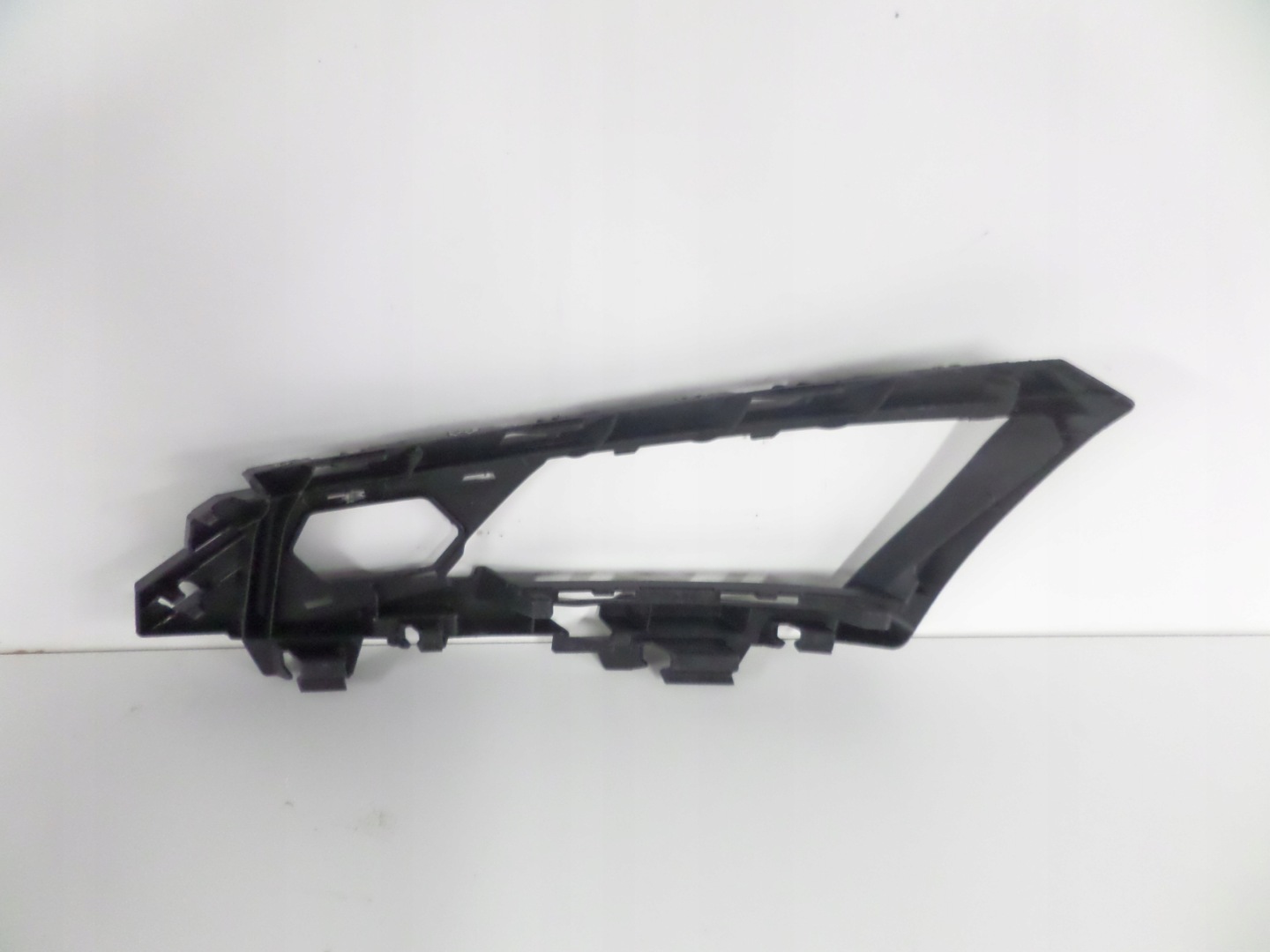 SUPPORT PLAQUE SUPPORT DROITE AVANT SKODA KODIAQ 16