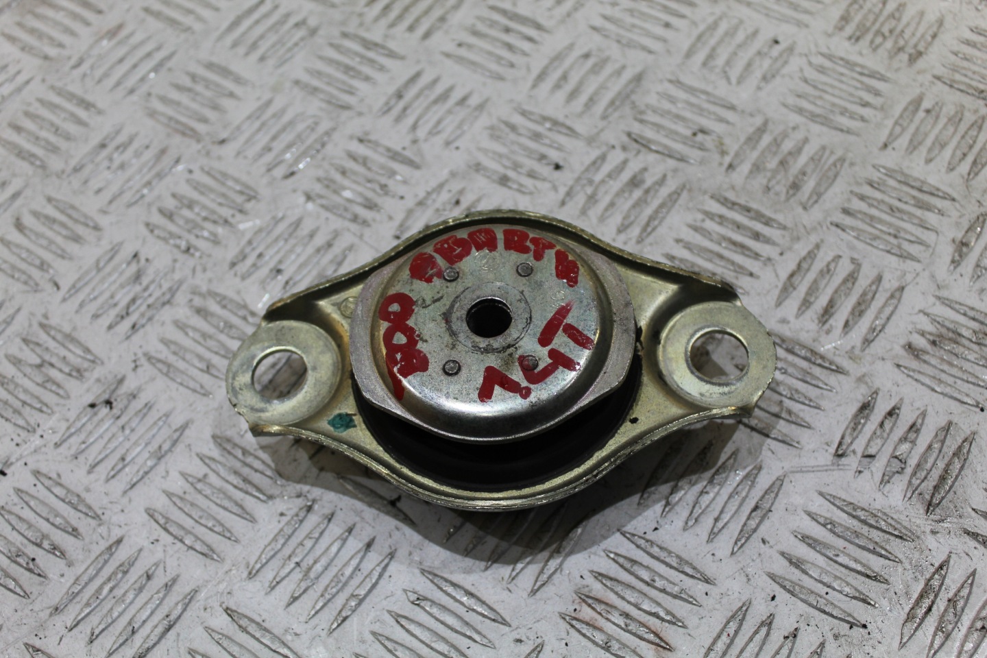 SUPPORT SUPPORTS FIXATION MONTAGE MOTEUR ABARTH 500 2016