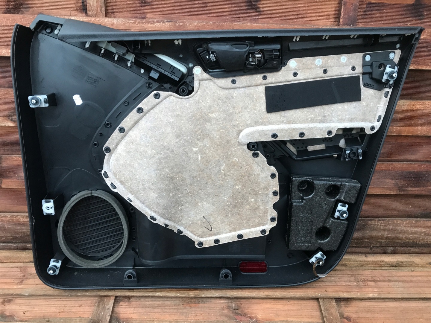 TIGUAN 5N0 side upholstery left front EU 0269