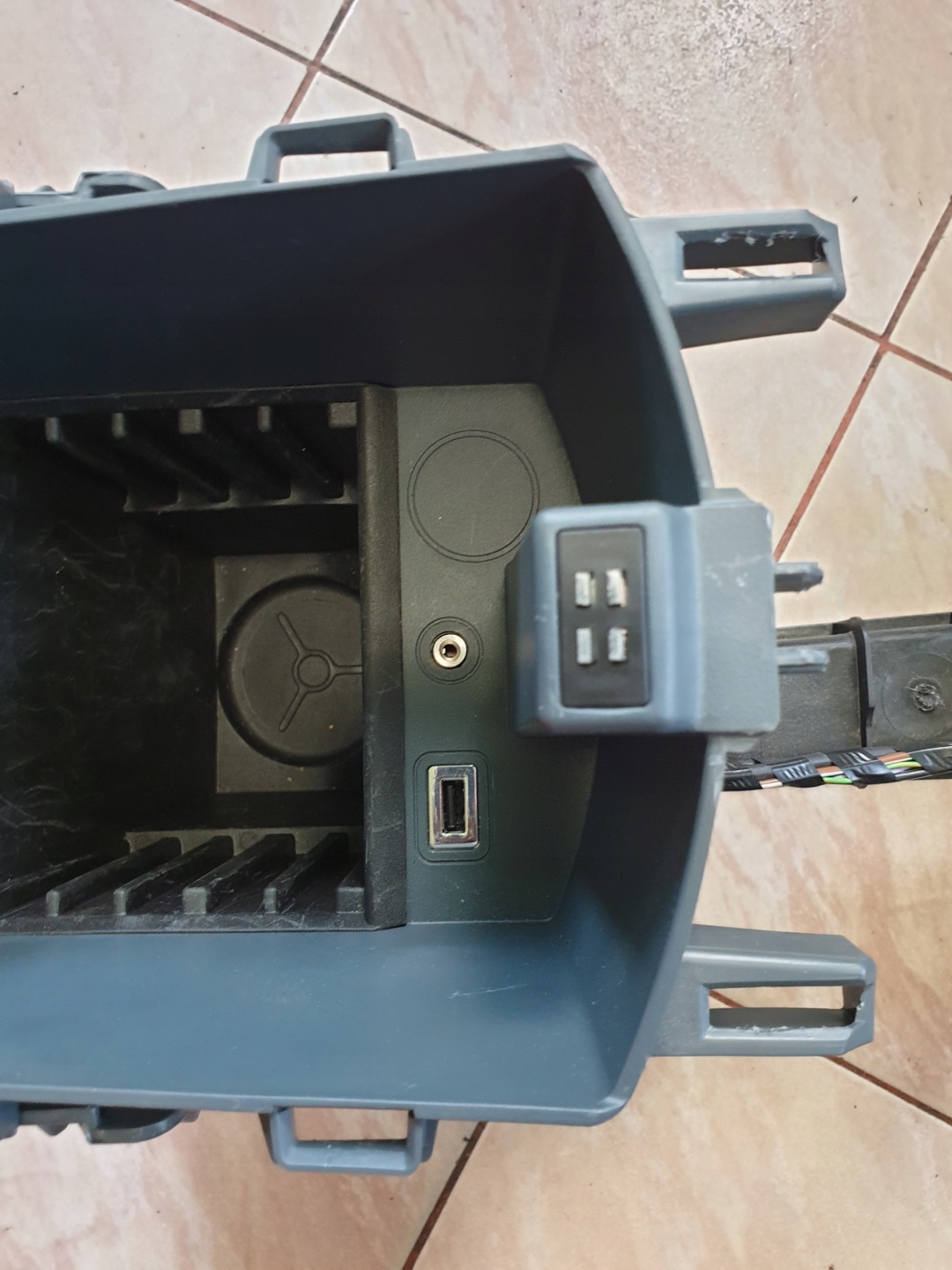 FORD GRAND C-MAX armrest USB AUX support 2014r. OE EU