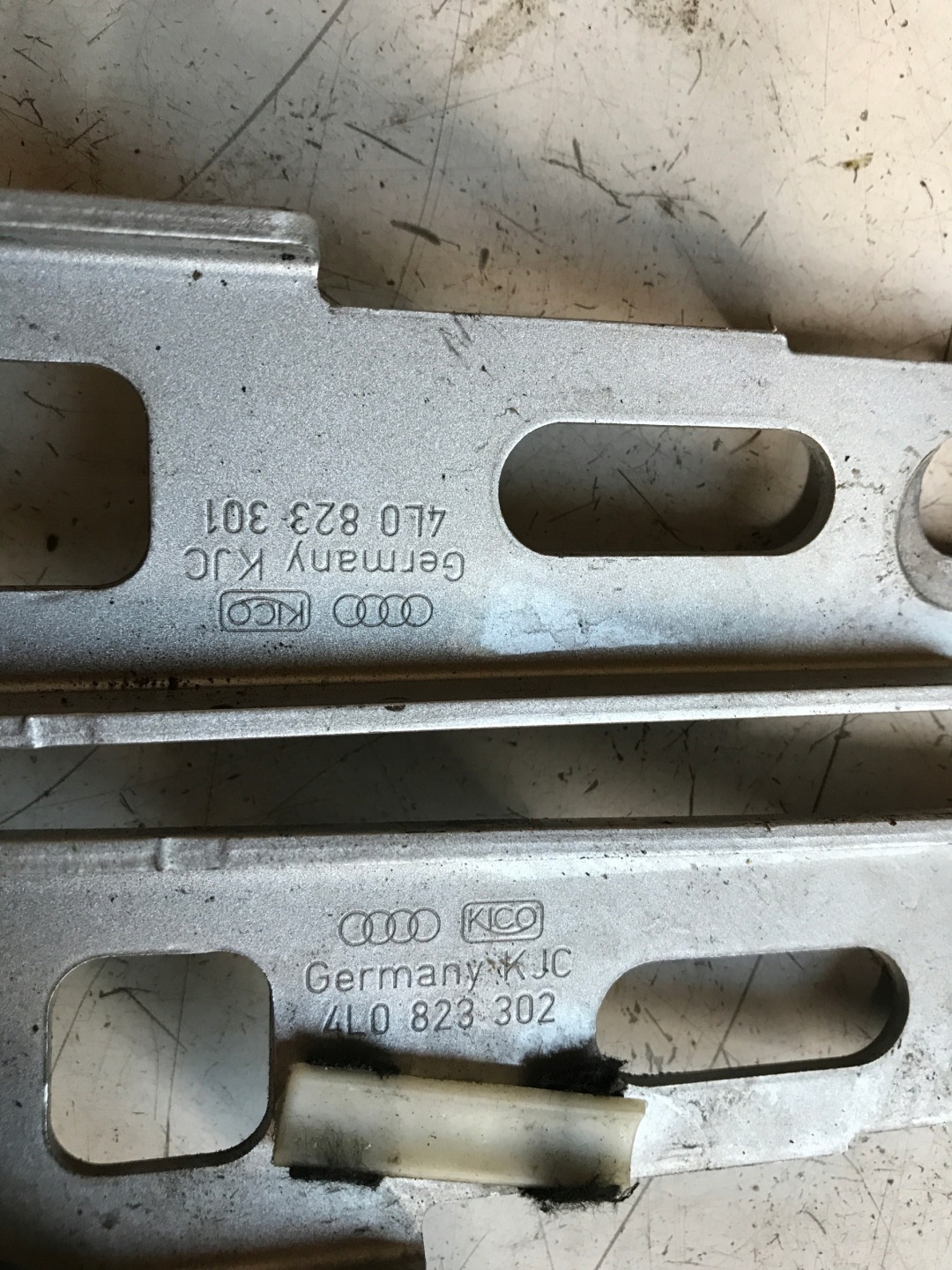 AUDI Q7 hinge bonnets left right 4L0823302