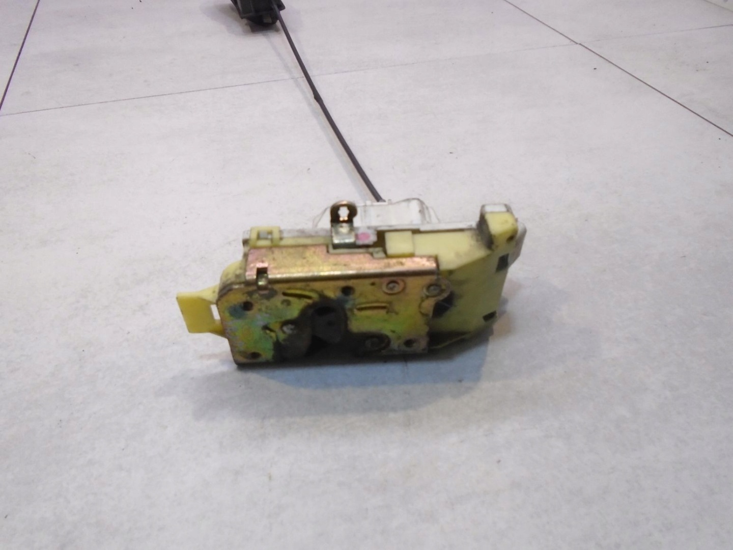 lock door right rear part FORD FOCUS MK1 XS41A26412BG