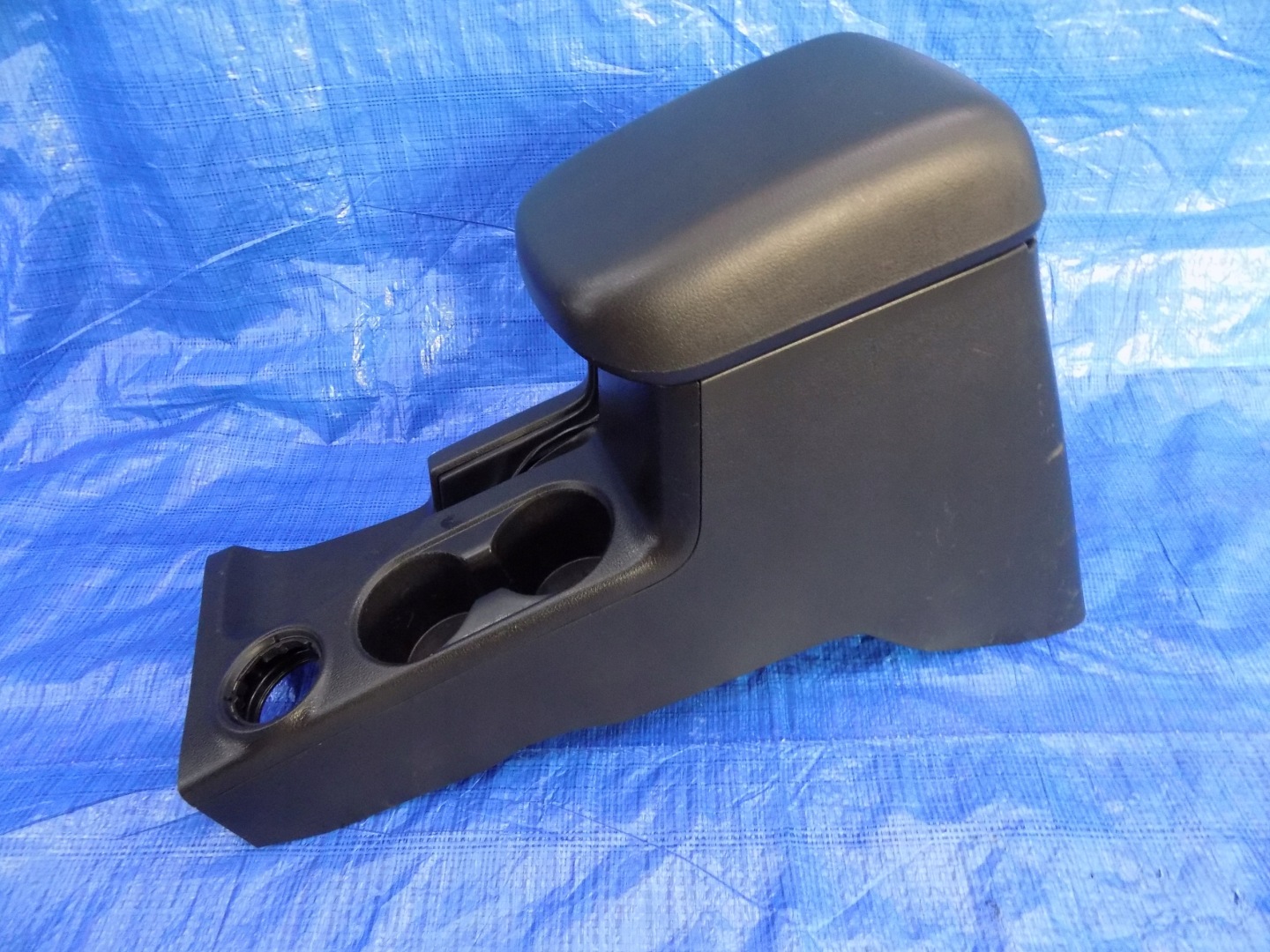 TUNEL central armrest bracket for KUBKI MITSUBISHI L200 II 16